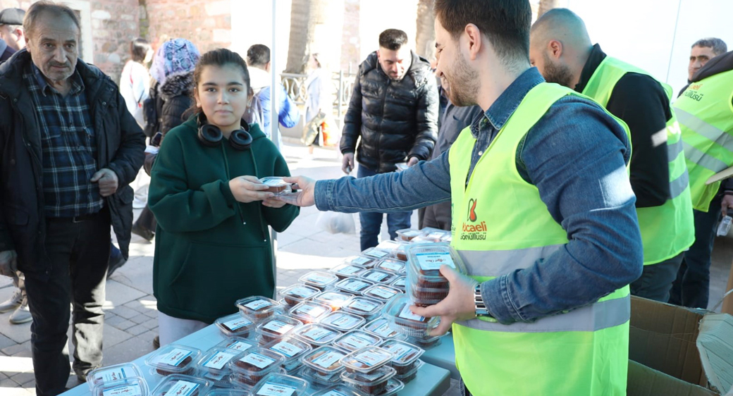 Büyükşehir'den Miraç Kandilinde tatlı ikramı 