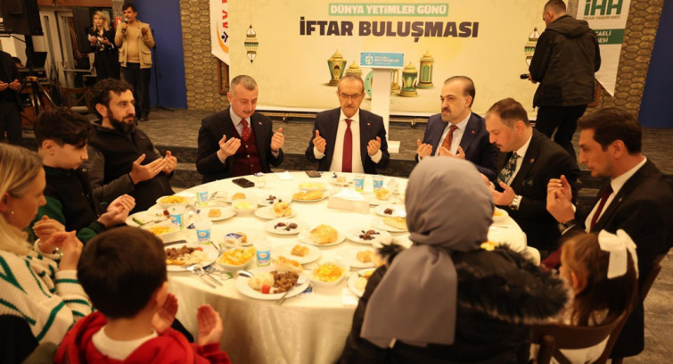 Yavuz ve Büyükakın, yetimlerle iftarda buluştu