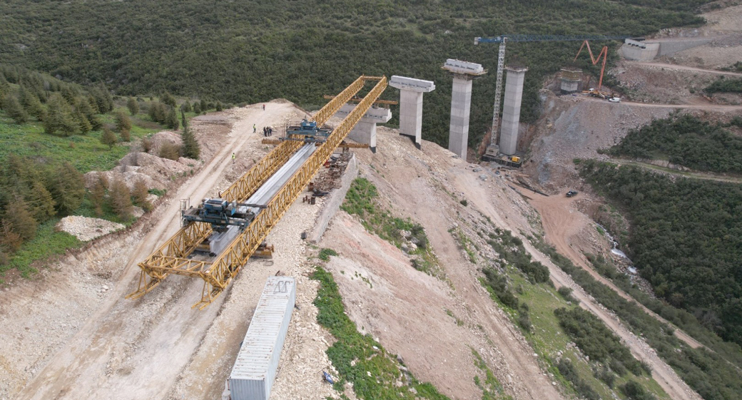 Dilovası Devlet Hastanesi Köprüsünde kiriş montajı