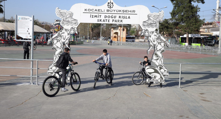 Adrenalin tutkunları Doğu Kışla Skate Park'a 